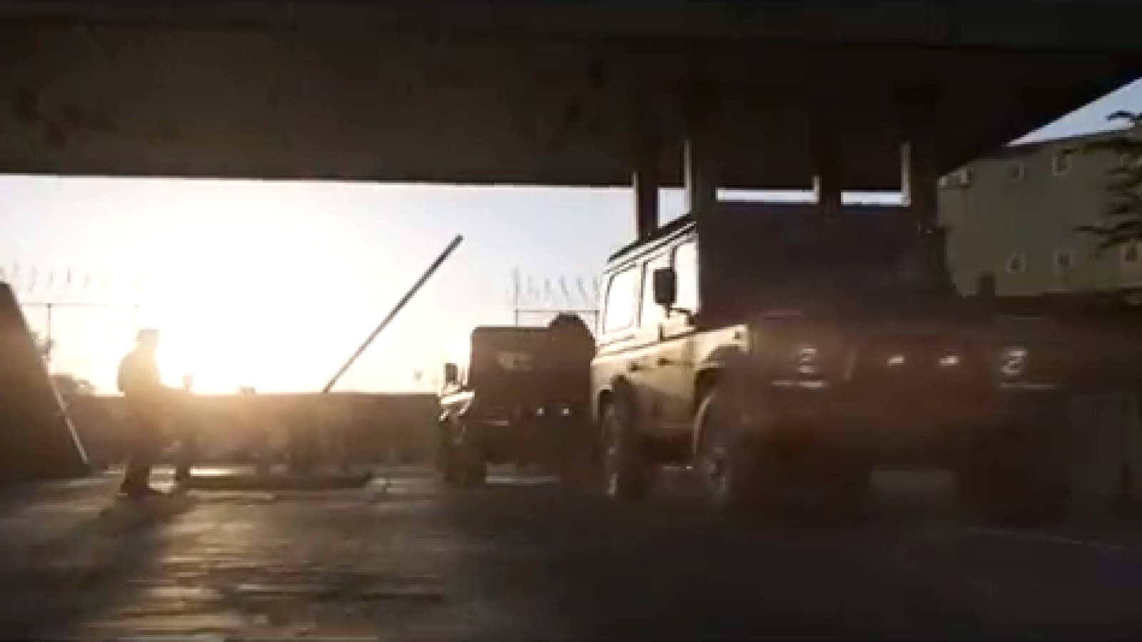Vehicle set piece frame from trailer